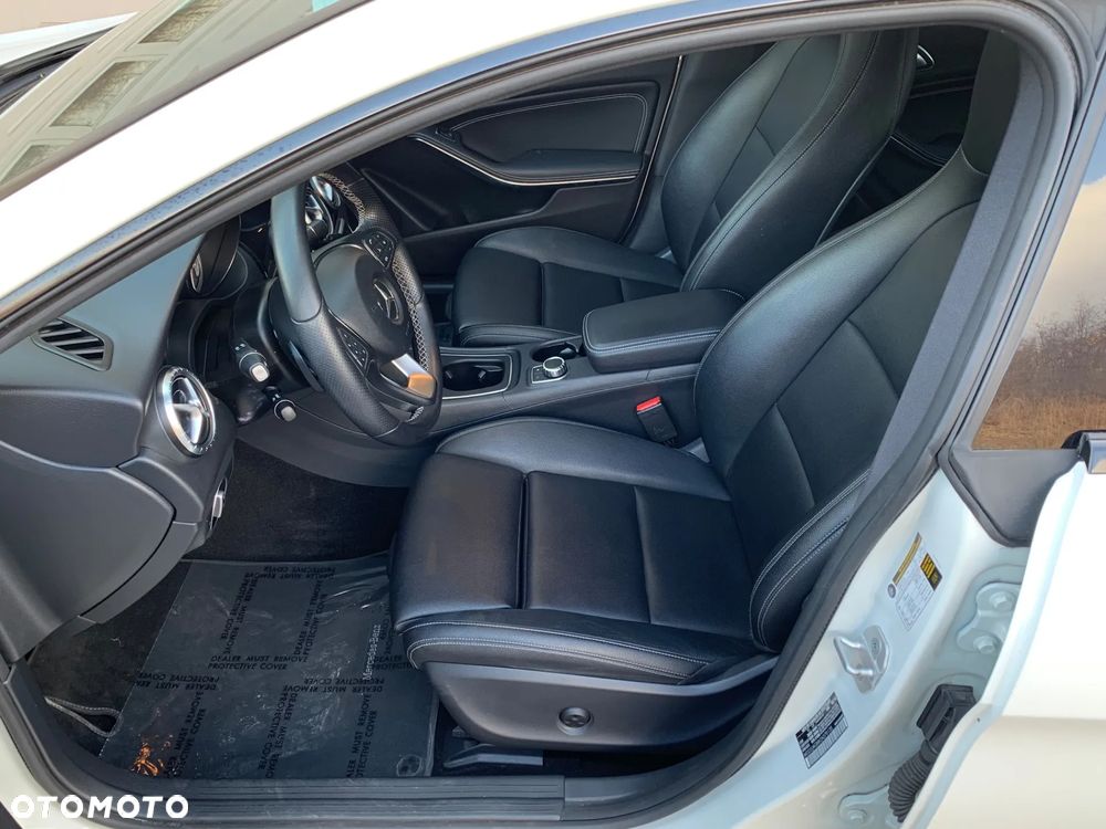 Mercedes-Benz CLA 250 4-Matic AMG Line - 15
