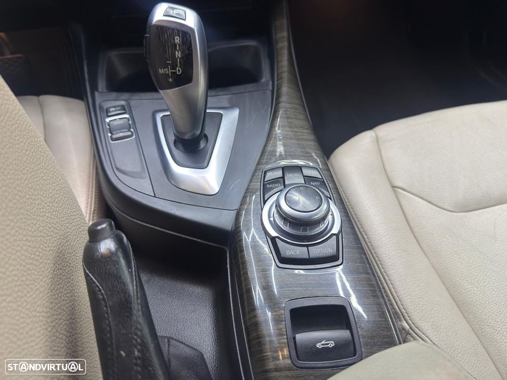 BMW 220 d Coupe Pack M Auto - 23