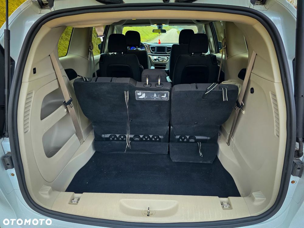 Chrysler Pacifica - 10