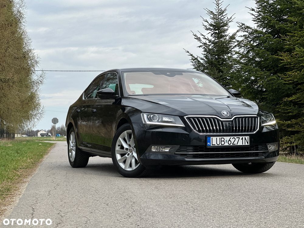 Skoda Superb 2.0 TDI Premium Edition - 1