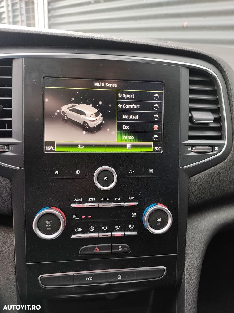 Renault Megane ENERGY dCi 110 EDC LIMITED - 11