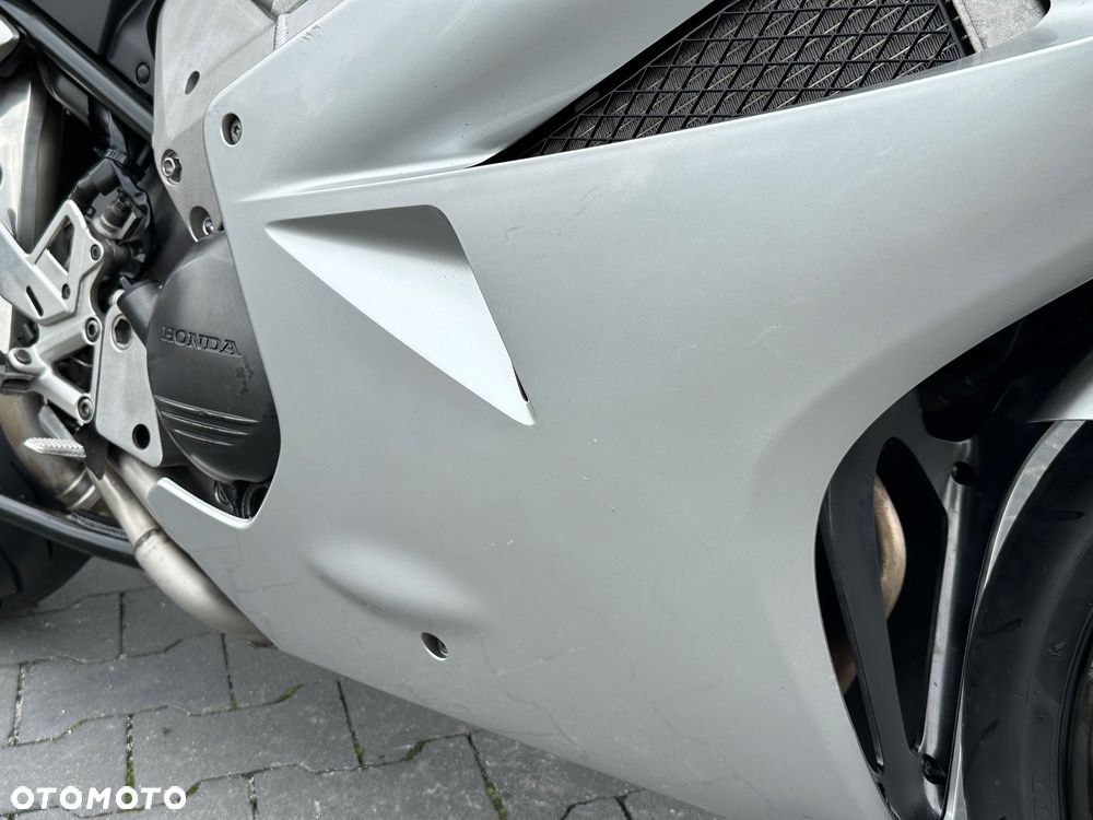 Honda VFR - 16