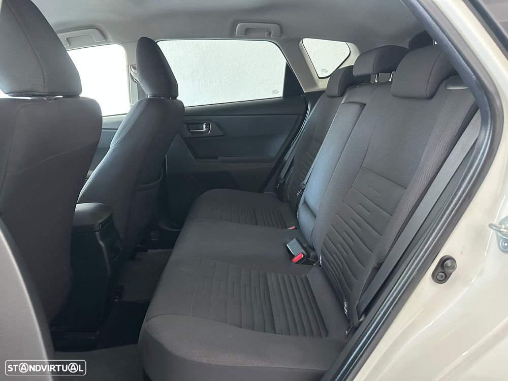 Toyota Auris 1.8 HSD Comfort +P.Sport+Navi - 31