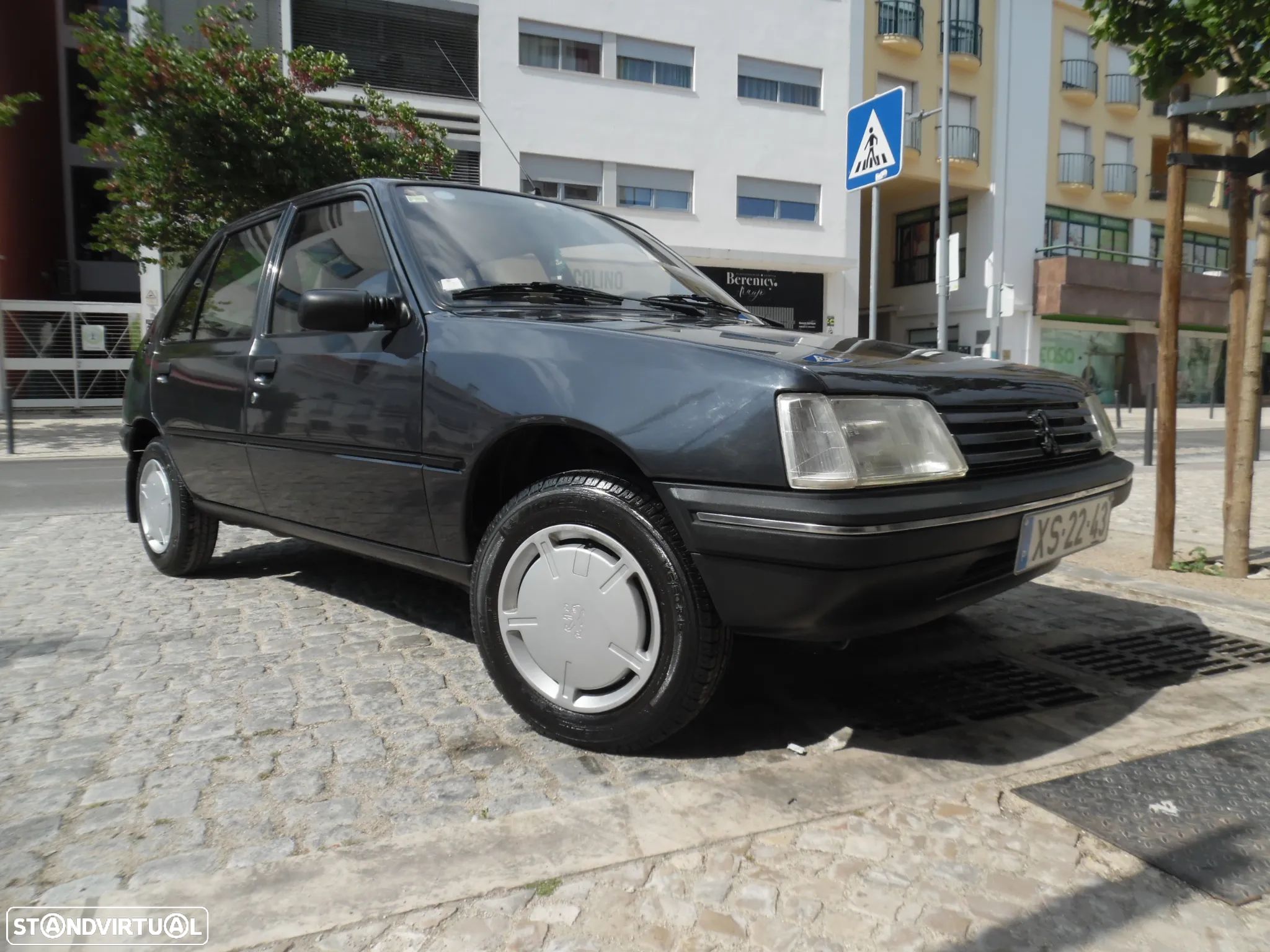 Peugeot 205 1.1 GR - 1