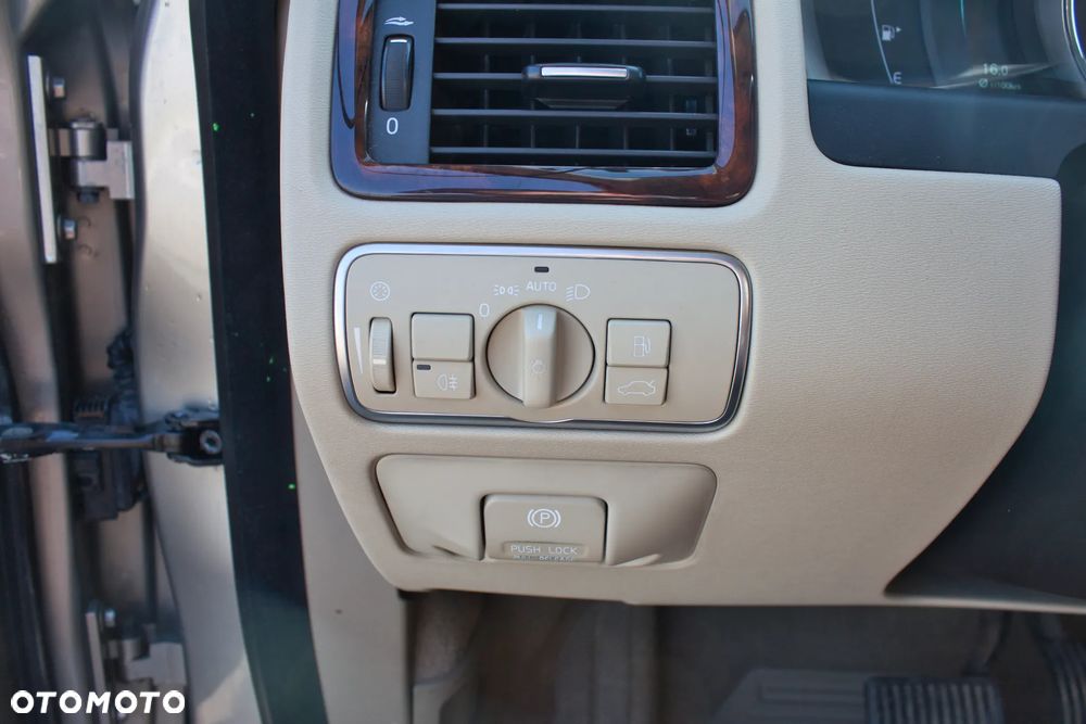 Volvo XC 70 3.2 AWD Summum - 16