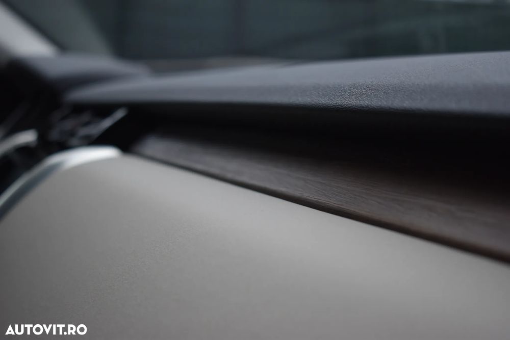 Land Rover Discovery 2.0 L SD4 HSE Luxury - 31