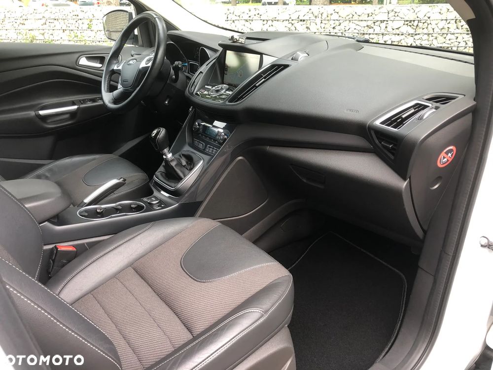 Ford Kuga 2.0 TDCi 2x4 Titanium - 32