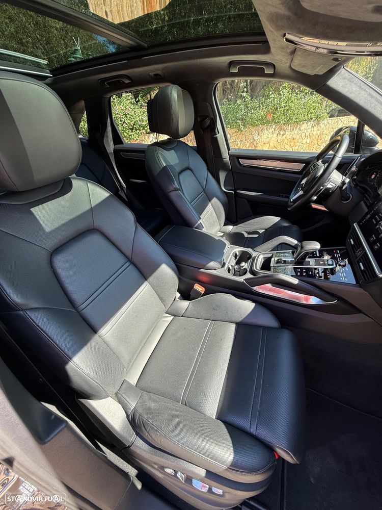 Porsche Cayenne Turbo - 13