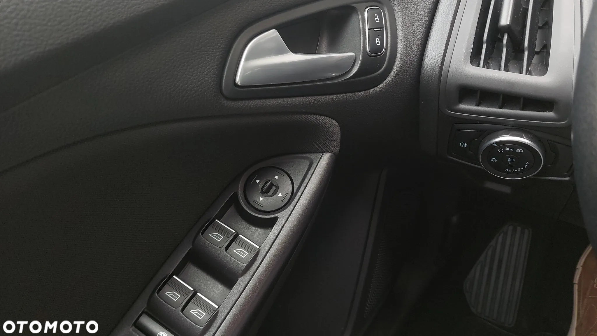 Ford Focus 1.6 Platinium X - 29