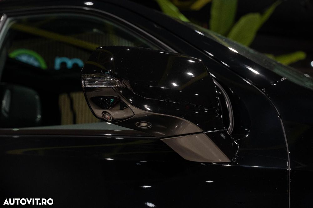 Cadillac Escalade - 36