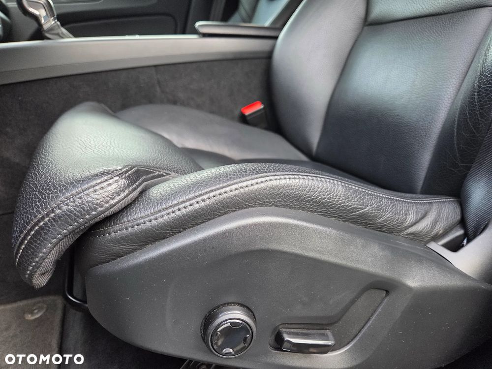 Volvo XC 60 D4 Momentum Pro - 22