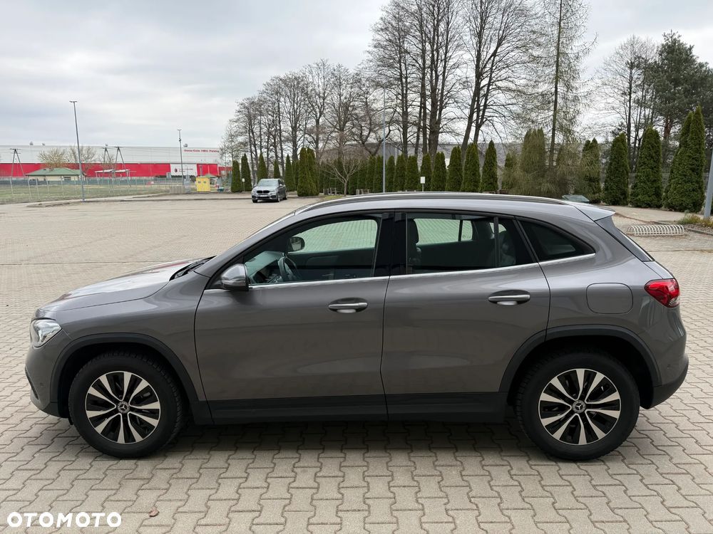Mercedes-Benz GLA 200 - 4