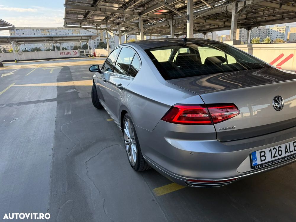 Volkswagen Passat Variant 2.0 TDI DSG 4Motion Highline - 24