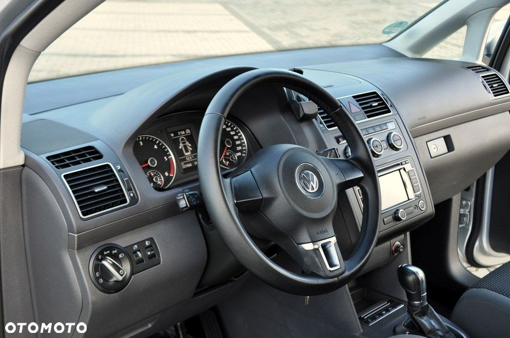 Volkswagen Touran - 22