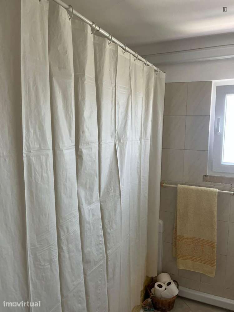 Quarto - localizado em Lisbon - Grande imagem: 4/8