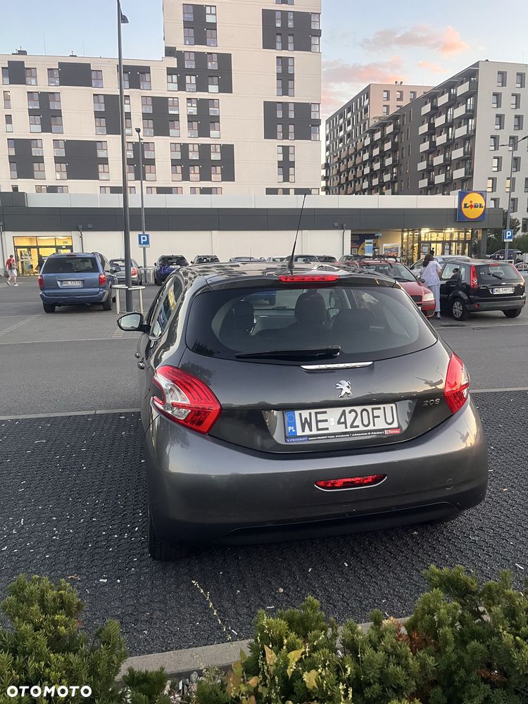 Peugeot 208 - 4