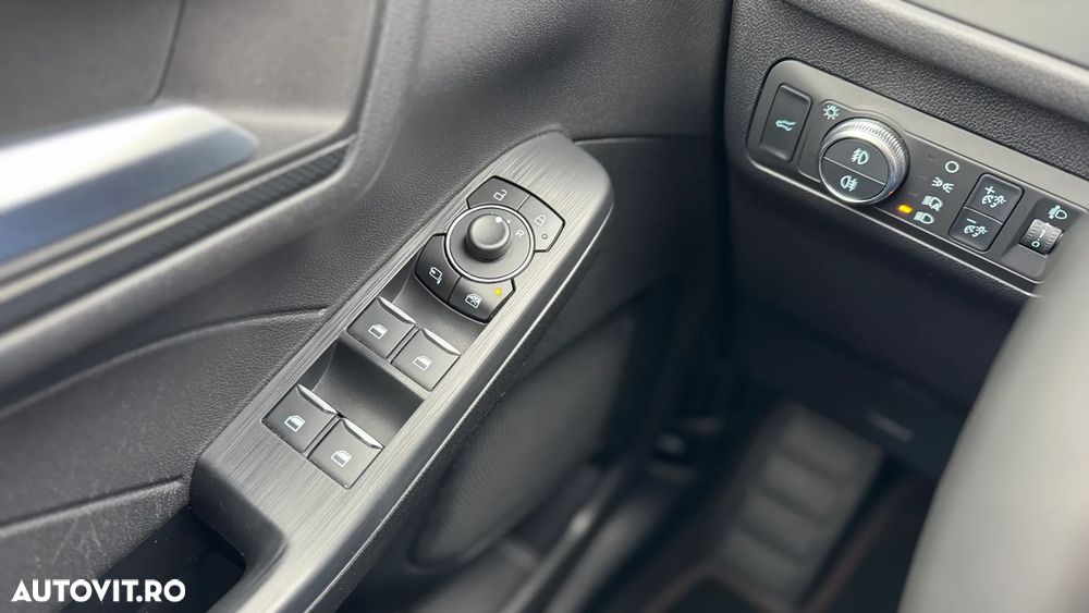 Ford Kuga 2.5 Duratec FHEV 4x4 ST-LINE X - 33