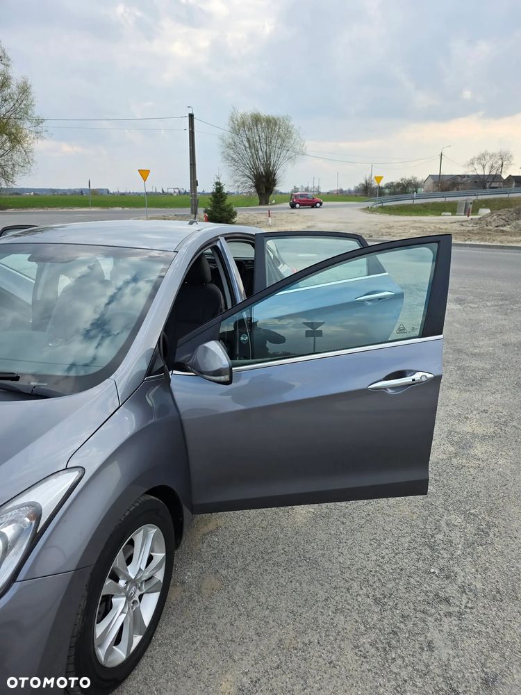 Hyundai i30 blue 1.6 CRDi YES Gold - 4