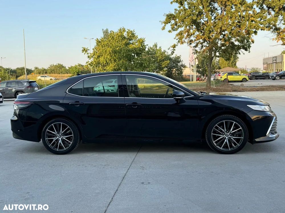 Toyota Camry - 7