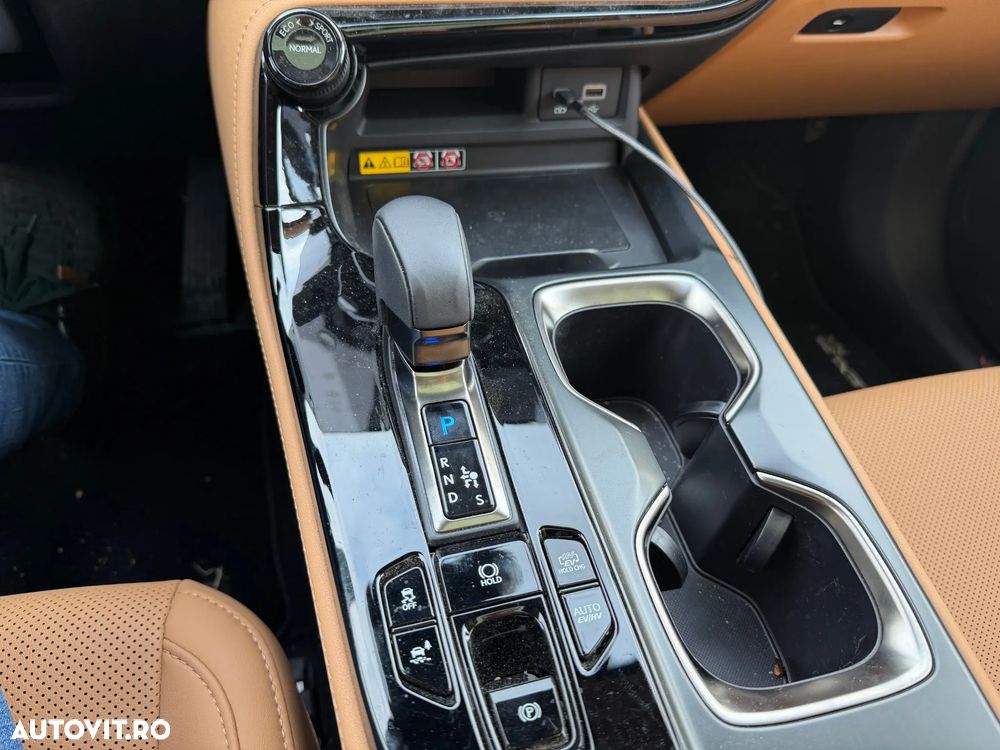Lexus Seria NX - 14