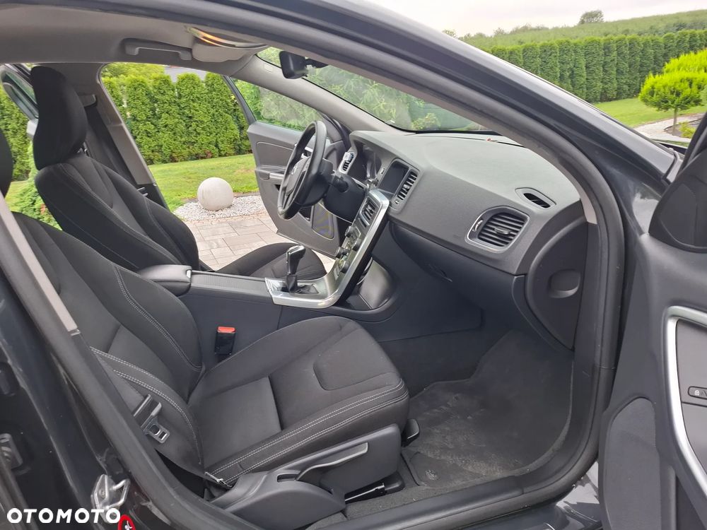 Volvo S60 D2 Momentum - 19