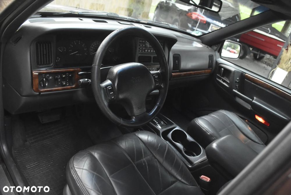 Jeep Grand Cherokee - 16