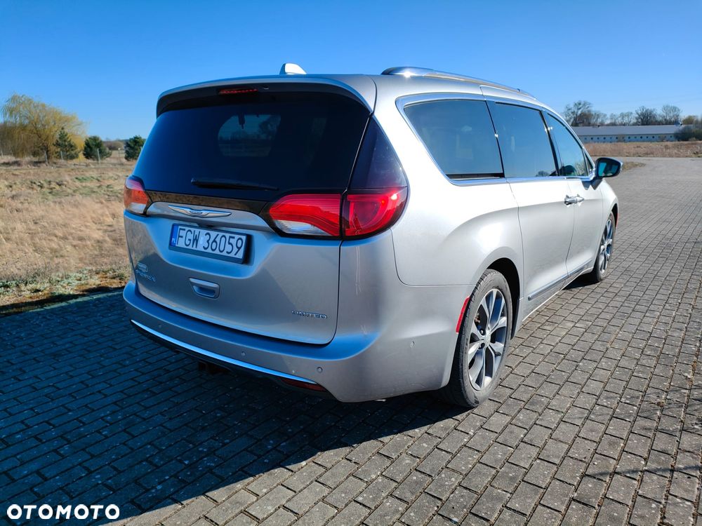 Chrysler Pacifica - 3