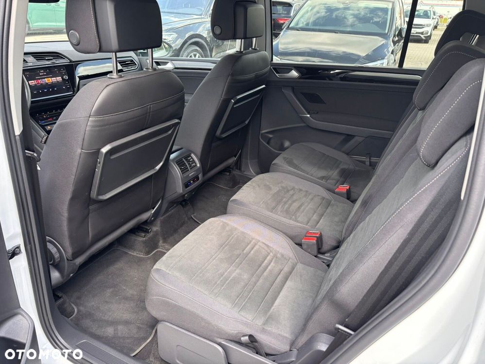 Volkswagen Touran - 8