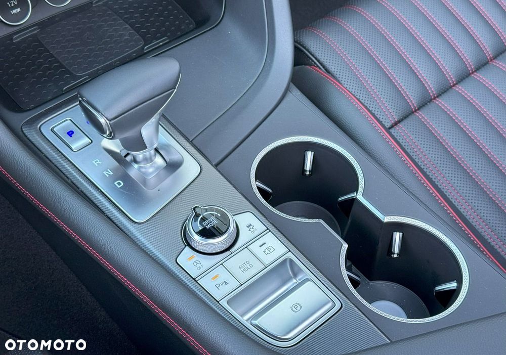 Genesis G70 - 25