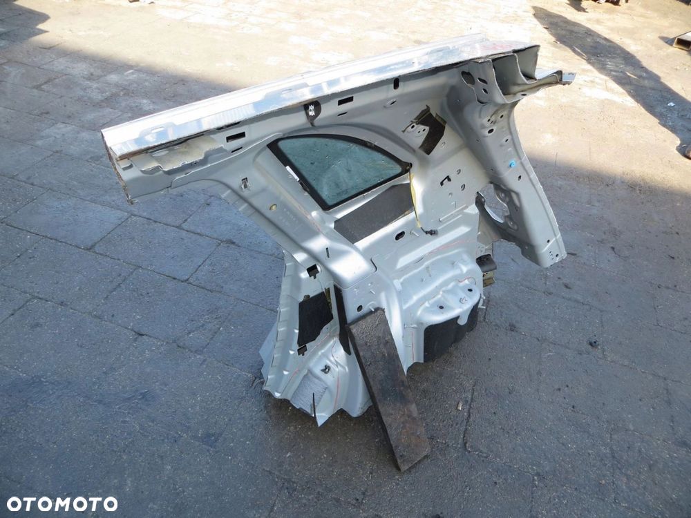 MERCEDES W246 BŁOTNIK PRAWY TYŁ TYLNY 761 14- - 4