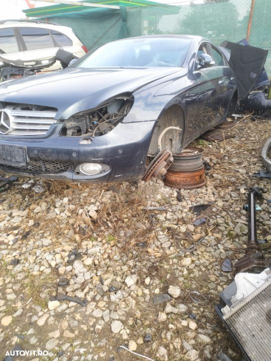 Dezmembrez Mercedes-Bnez CLS 350 benzina c219 - 2