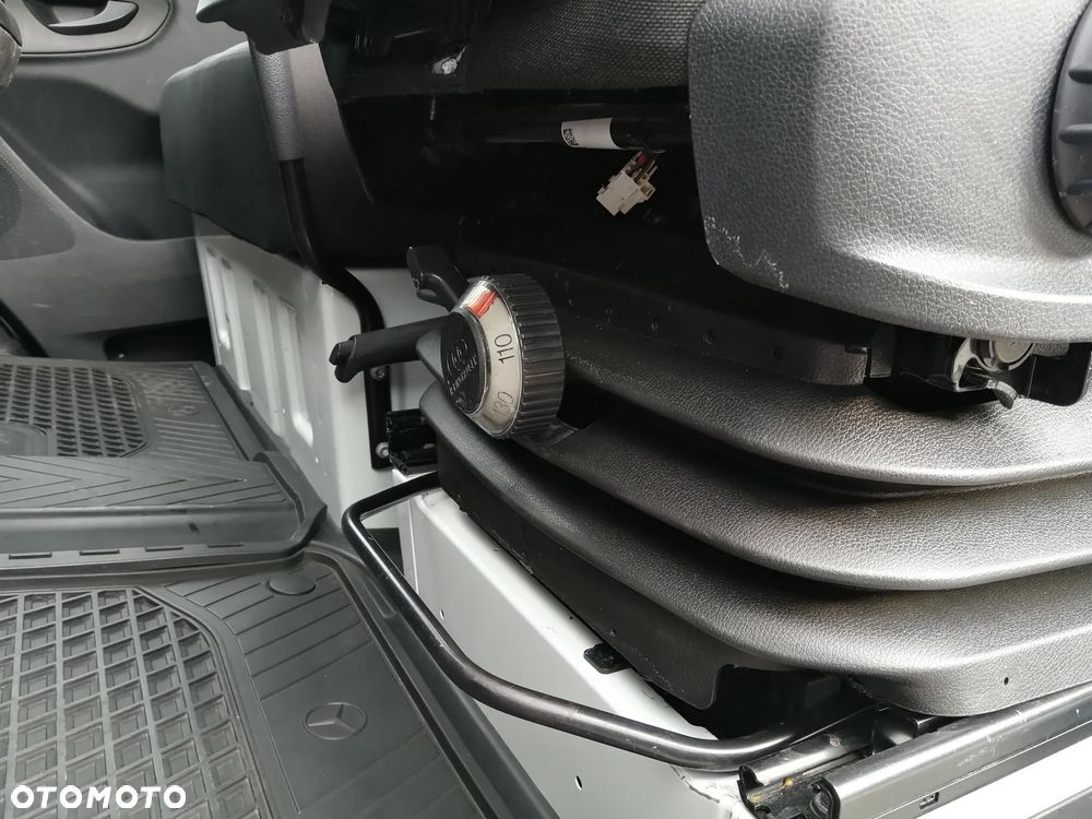 Mercedes-Benz Sprinter - 20