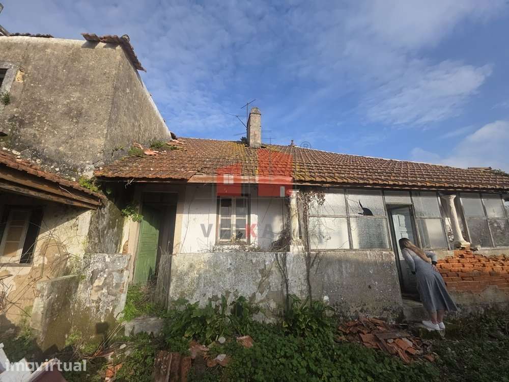 Moradia para recuperação total com 1437 m2 de lote - Grande imagem: 3/14