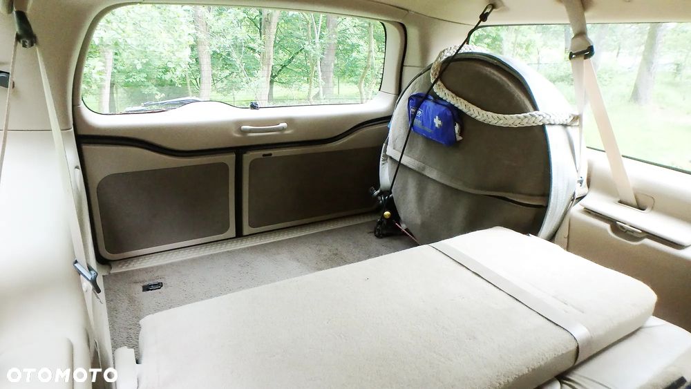 Ford Excursion - 12