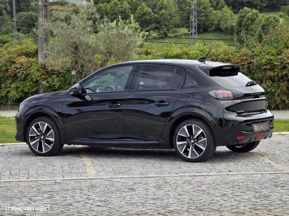 Peugeot e-208 GT - 13
