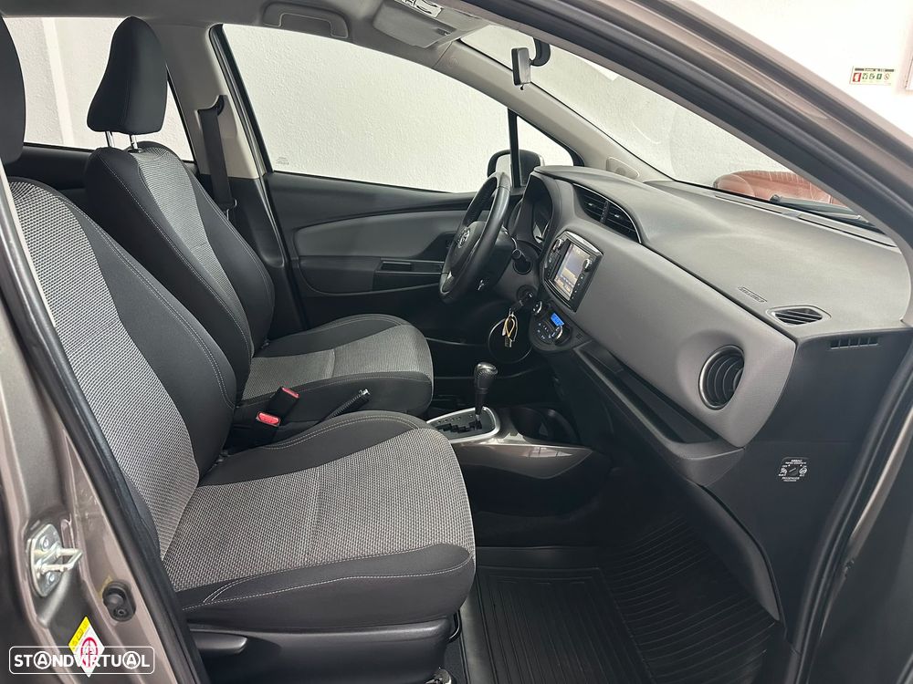 Toyota Yaris 1.5 HSD Active - 29