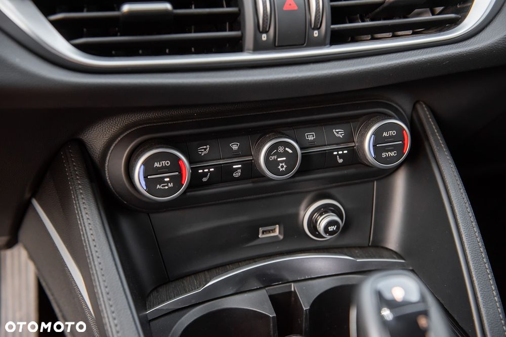 Alfa Romeo Stelvio 2.0 Turbo 16V AT8-Q4 Executive - 27