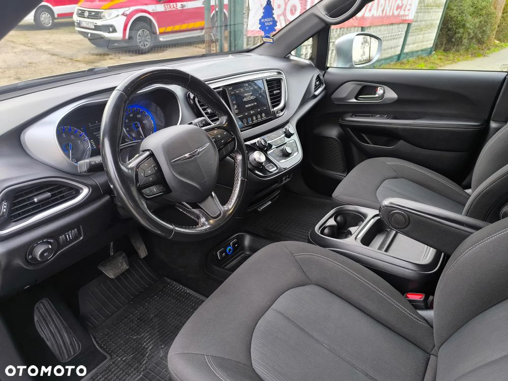 Chrysler Pacifica - 8