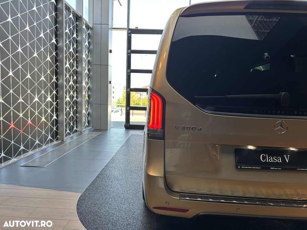 Mercedes-Benz V 300 d Extralang 4Matic 9G-TRONIC Exclusive - 23