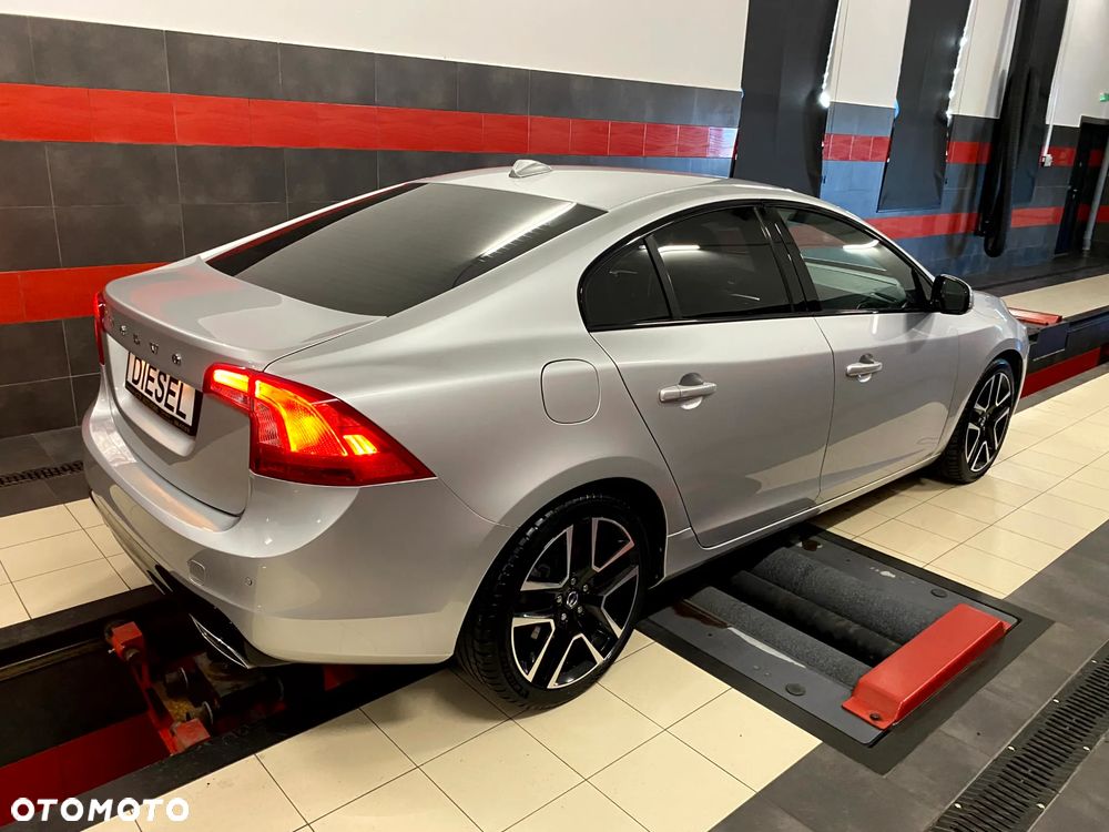 Volvo S60 D4 Geartronic RDesign - 10
