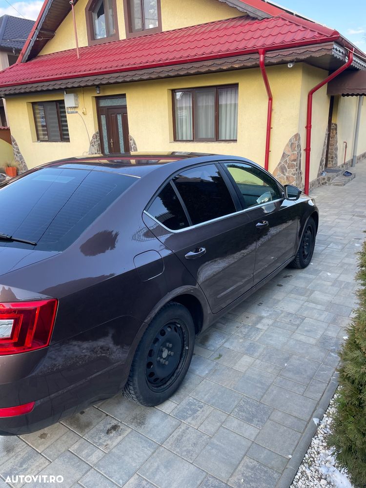 Skoda Octavia 1.6 TDI STYLE DSG - 6