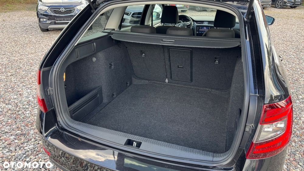 Skoda Octavia 2.0 TSI DSG Style - 28
