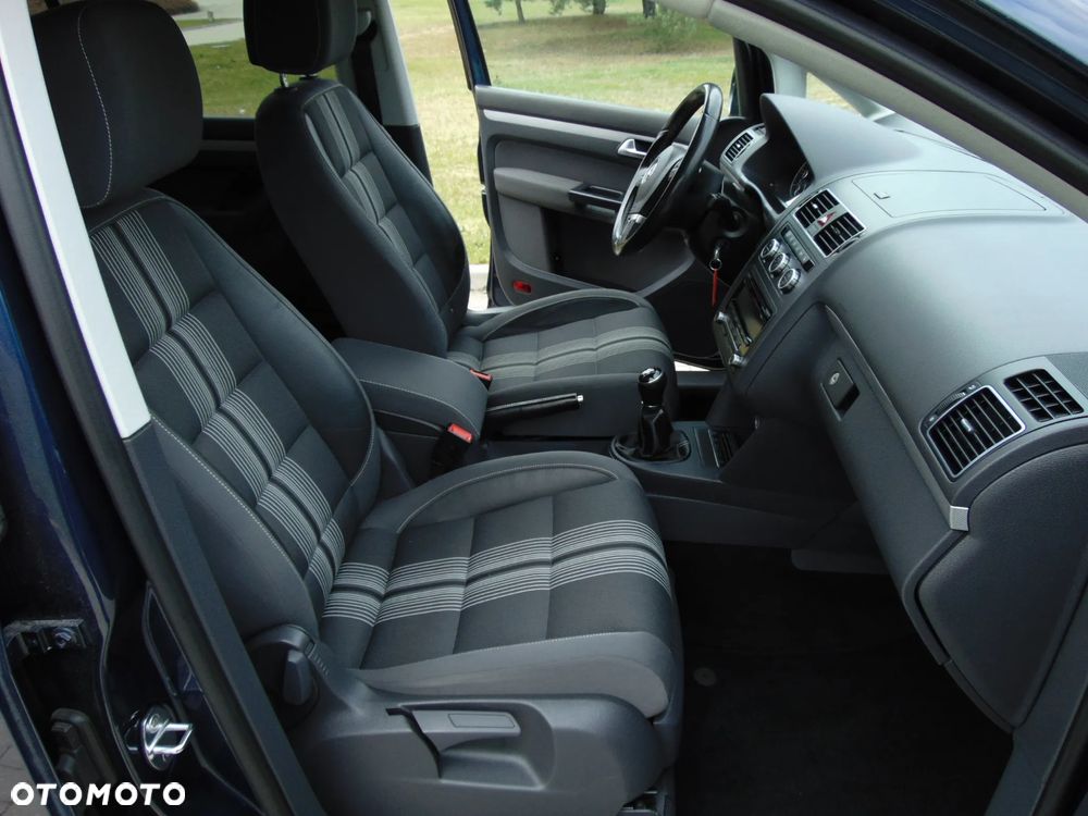 Volkswagen Touran 2.0 TDI DPF MATCH - 9