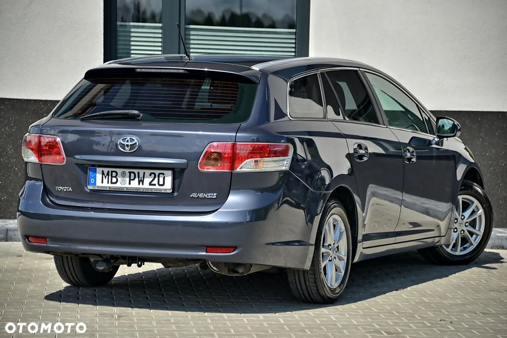 Toyota Avensis 1.6 Premium - 17
