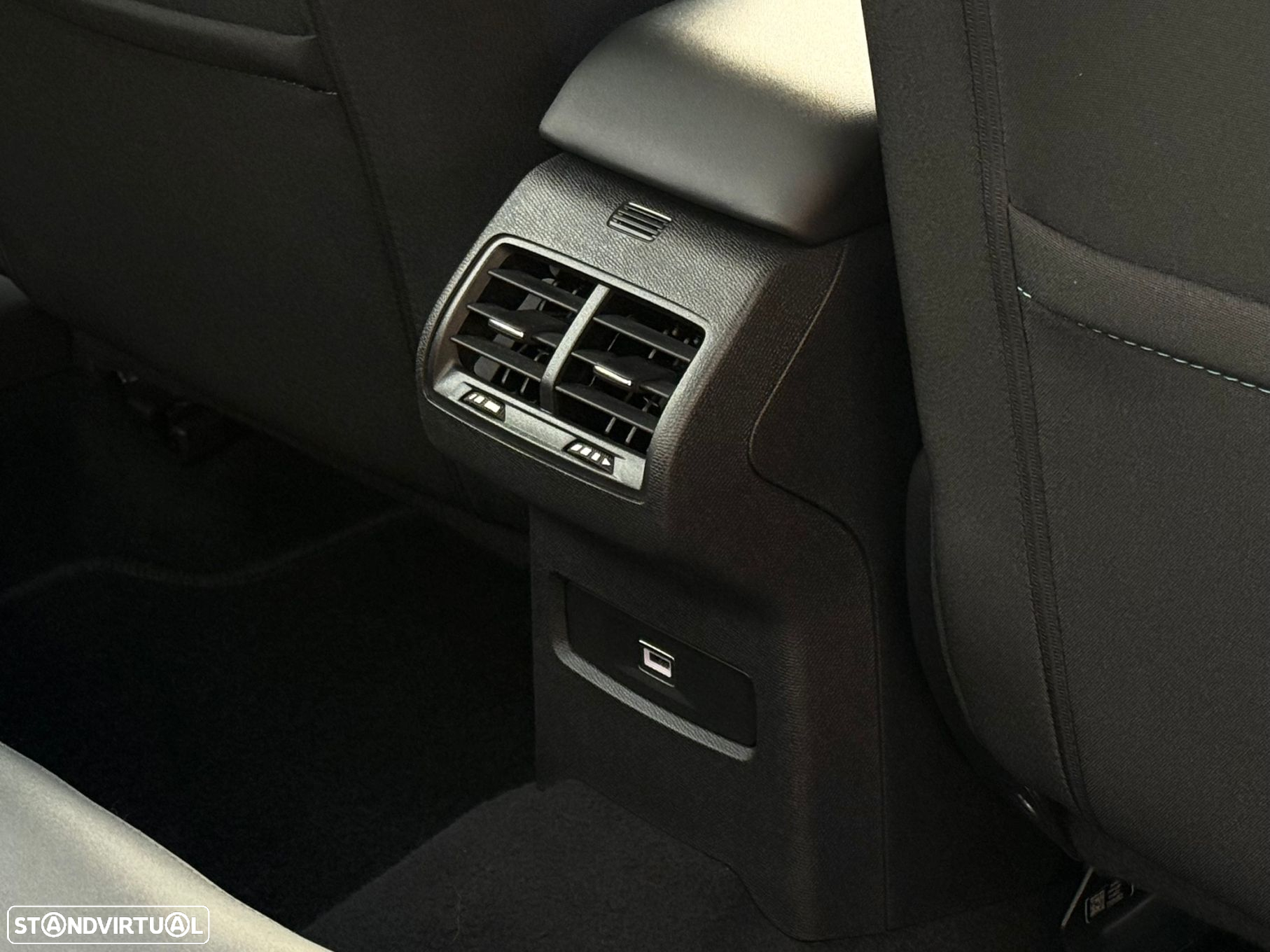 Citroën C4 X 1.2 PureTech Feel Pack EAT8 - 8
