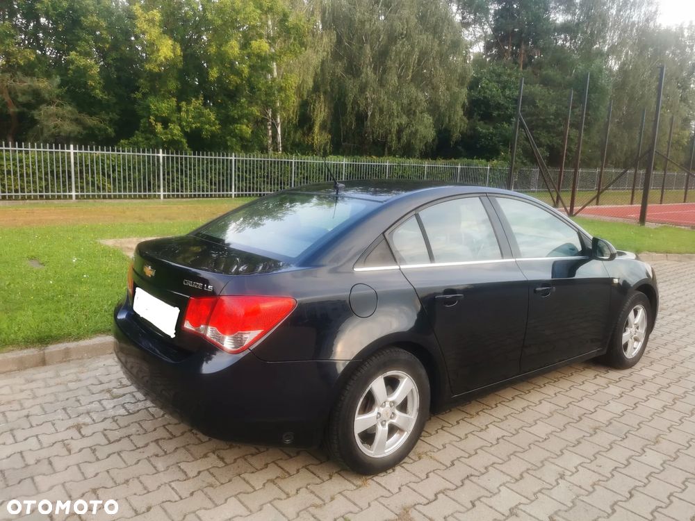 Chevrolet Cruze 1.6 LS - 2
