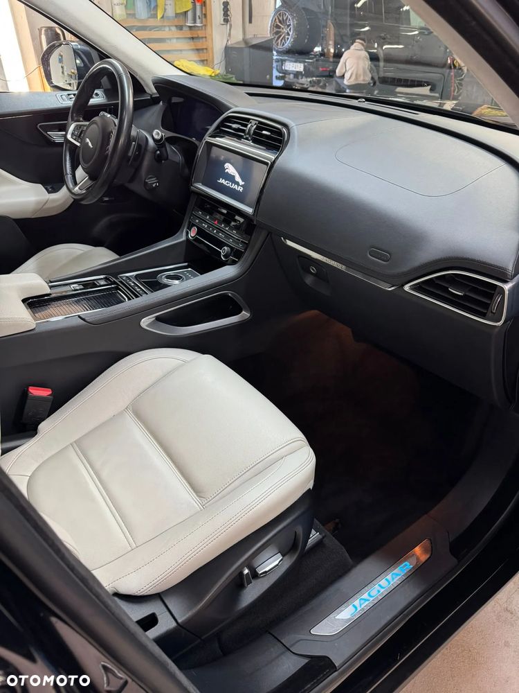 Jaguar F-Pace 2.0 i4D AWD Prestige - 10
