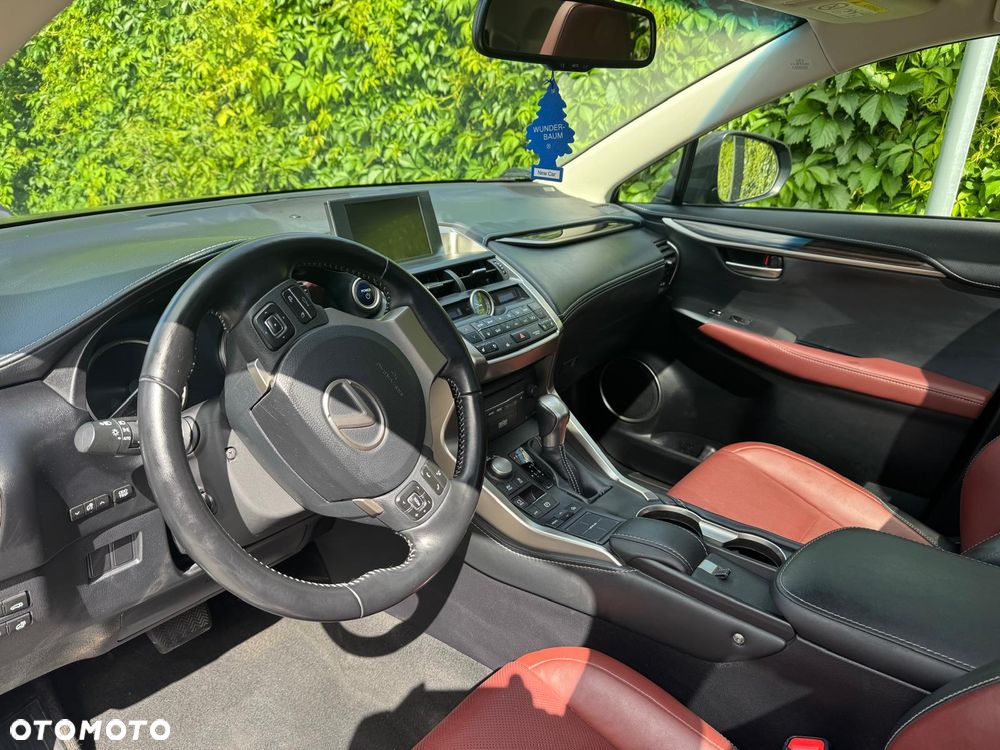Lexus NX 300h Prestige AWD - 11