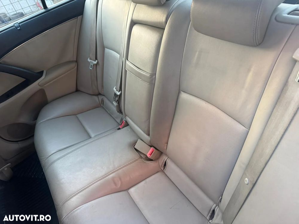 Toyota Avensis 2.2 D-CAT Luxury - 23