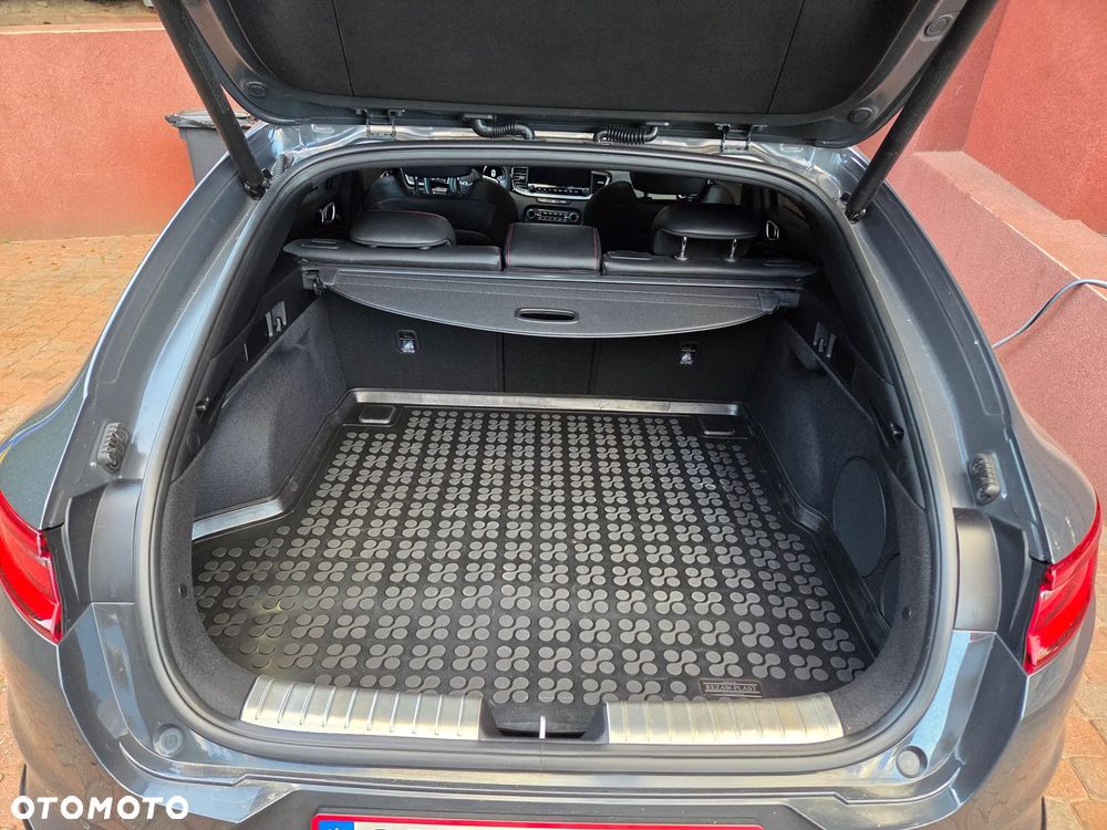 Kia ProCeed 1.6 T-GDI GT DCT - 11